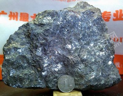 銀白色金屬礦石的常見種類與識別特征